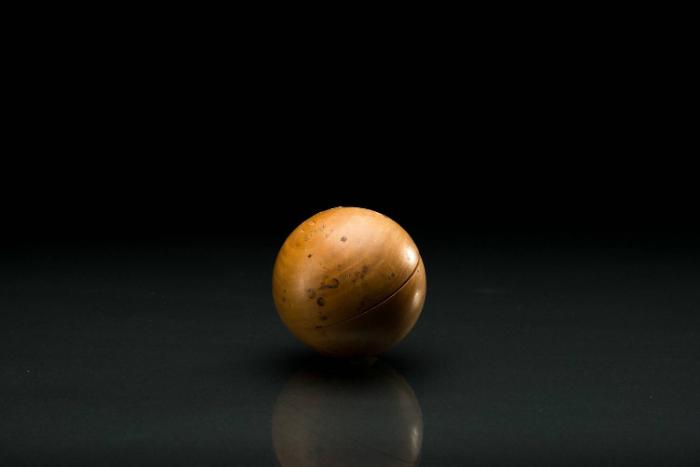 Kugel, in zwei Halbkugeln