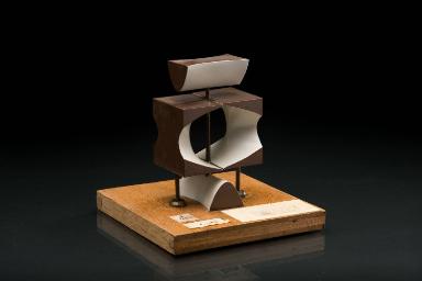 Plücker'sche Flächen: Eine Hyperbel und eine konzentrische Ellipse, deren eine Achse mit der Hauptachse der Hyperbel zusammenfällt