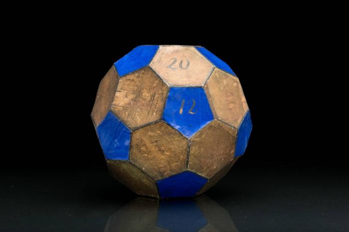 Halbreguläres Polyeder: abgestumpftes Ikosaeder (Fußball)