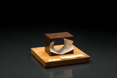 Plücker'sche Flächen: Eine Hyperbel und eine konzentrische imaginäre Ellipse