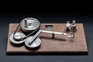 Bausatz eines Hammerwerks als Berufsberatungstest