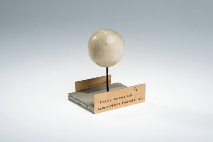 Triklin hemiedrisch Asymmetrische (pediale) Klasse