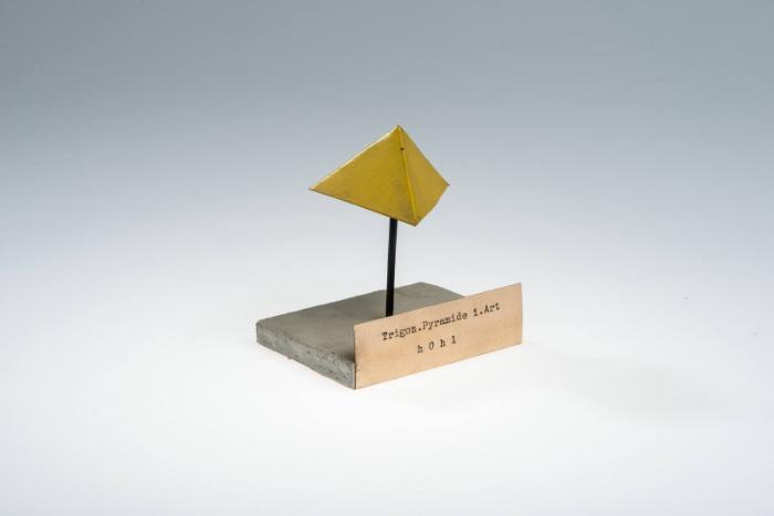 Trigonale Pyramide 1. Art