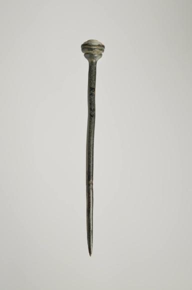 Bronzene Gewandnadel