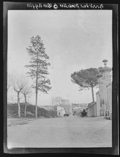 Rom, Via Appia; am Horizont der Grabbau der Caecilia Metella