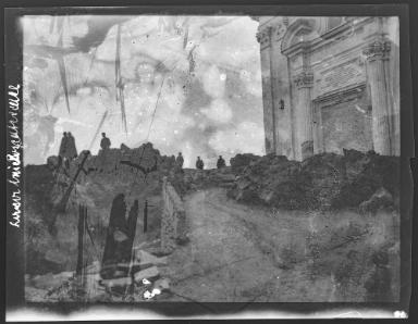 Boscotrecase, erkaltete Lava vor der Fassade von S. Anna