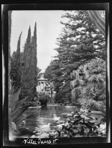 Palermo, Park der Villa Tasca mit klassizistischem Rundtempel
