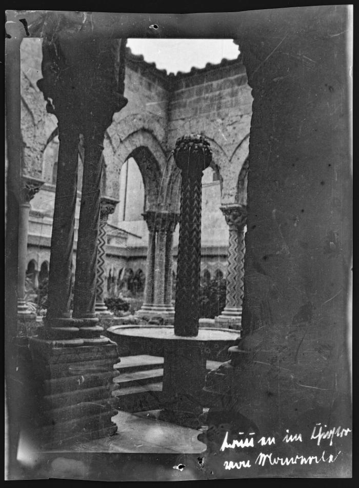 Sizilien, Monreale, Kathedrale S. Maria Nuova, Kreuzgang, Brunnen
