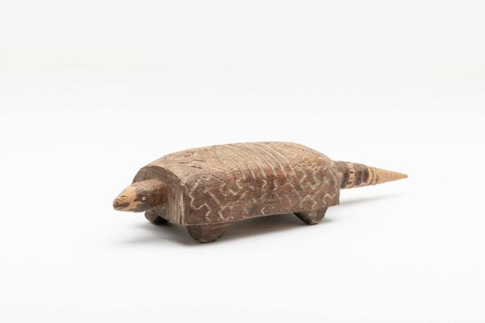 Kinderspielzeug der Shipibo-Conibo: Gürteltier "armadillo"