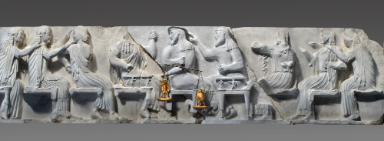 Siphnierschatzhaus in Delphi, Ostfries mit Götterversammlung