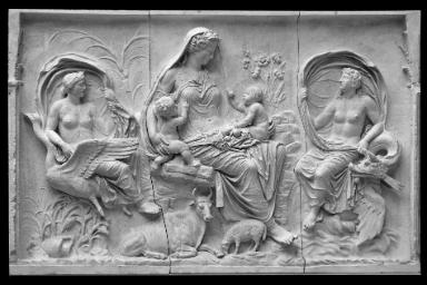 Ara Pacis, Relief mit allegorischer Darstellung fruchtbaren Wohlstands, sog. Tellusrelief
