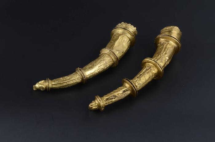 Goldene Trinkhornbeschläge
