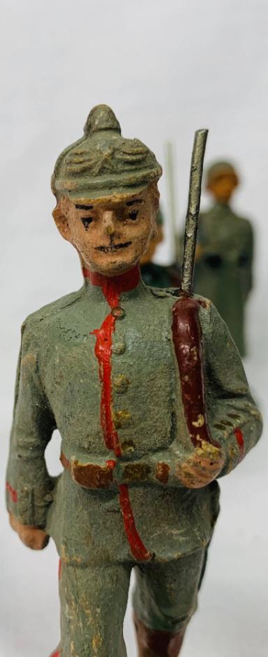 Spielzeugsoldat mit Pickelhaube