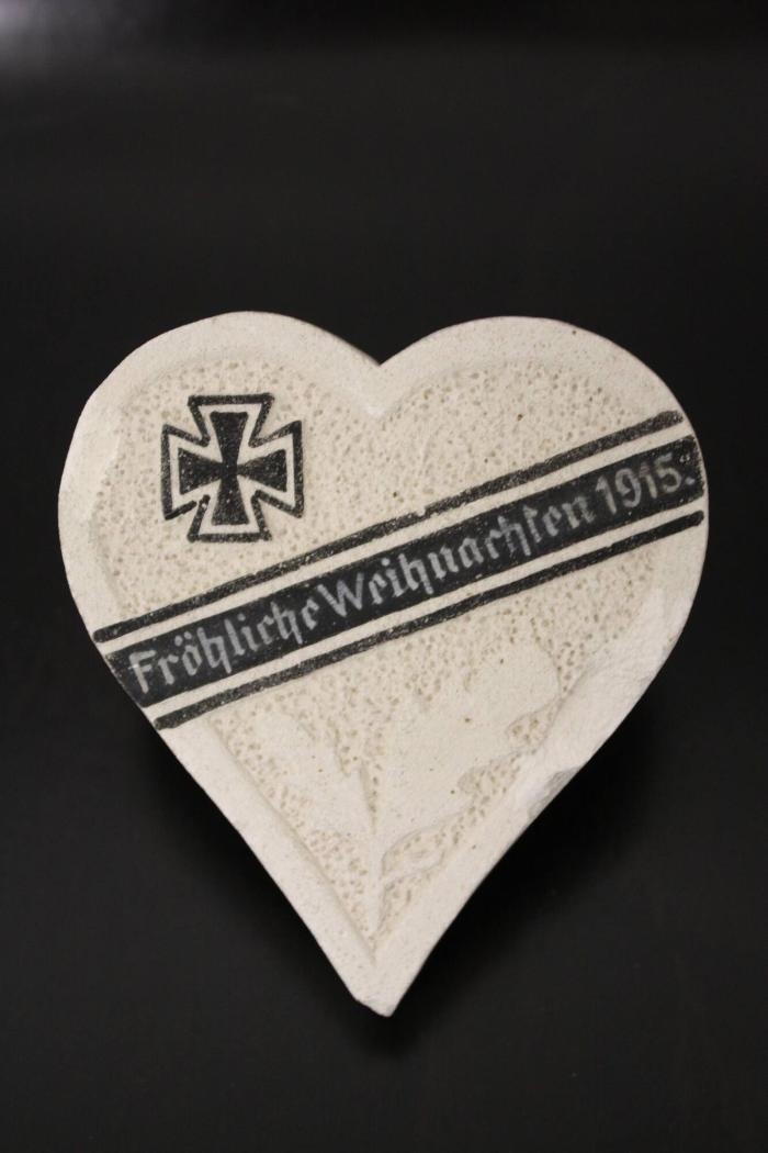 Kriegssouvenir aus Champagnerkreide "Fröhliche Weihnachten 1915"