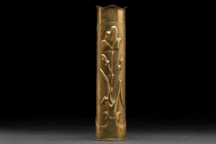 Vase aus Geschosshülse