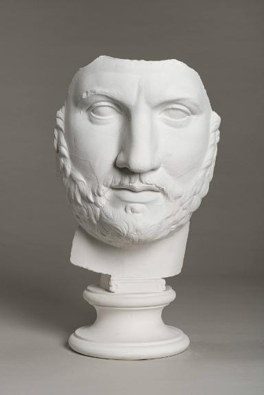 Kolossaler Porträtkopf des Hadrian