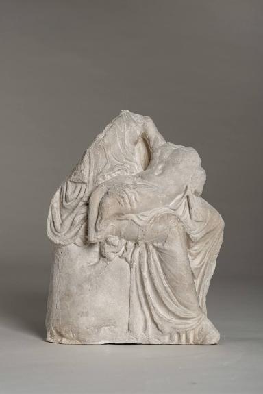 Friesfigur vom Erechtheion in Athen: Frau mit Kind