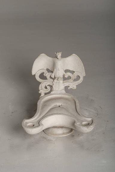 Lampe mit Reflektor in Gestalt einer Fledermaus