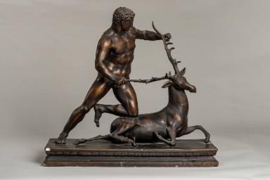 unterlebensgroße Gruppe des Herakles mit Hirschkuh