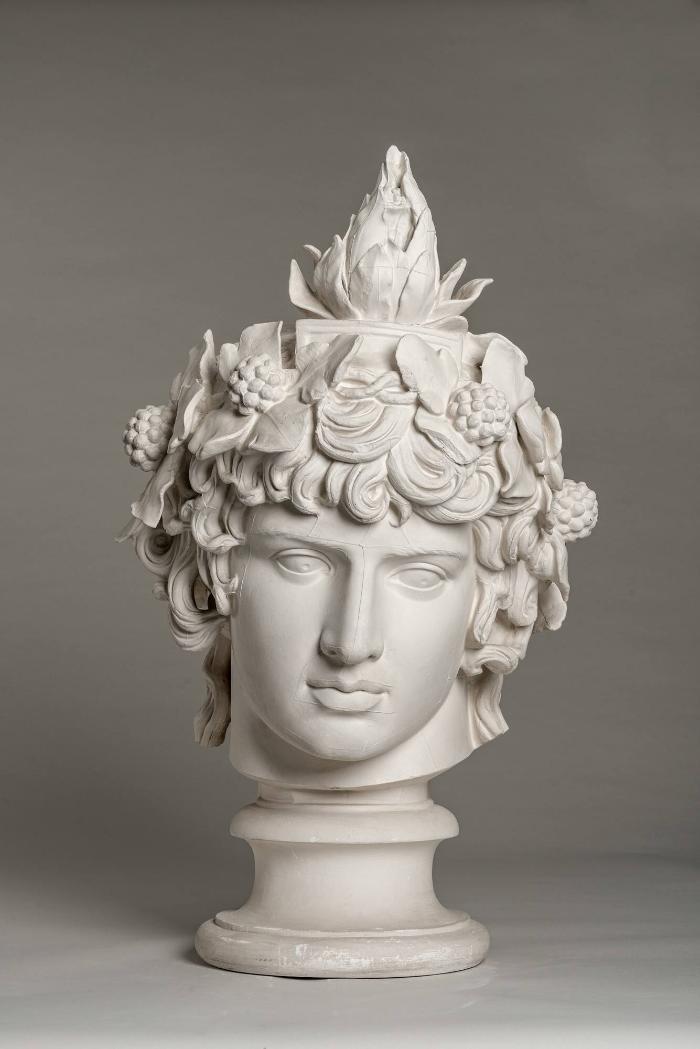 Kopf von einer kolossalen Porträtstatue des Antinoos als Dionysos, sog. Antinoos Braschi