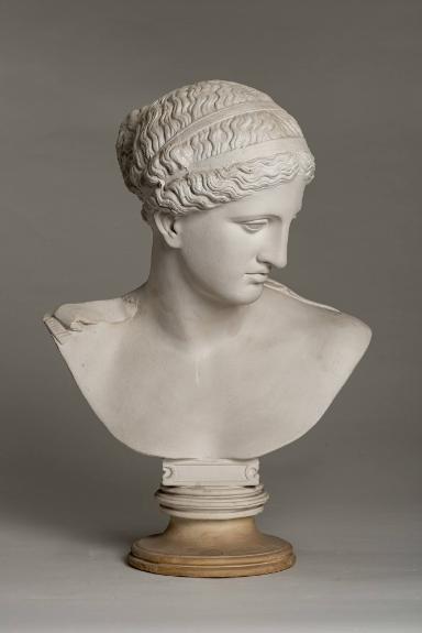 Büstenausschnitt der sog. Venus von Arles