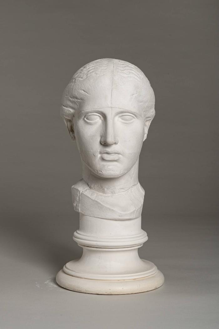 Kopf der Athena mit der Kreuzbandägis aus Pergamon