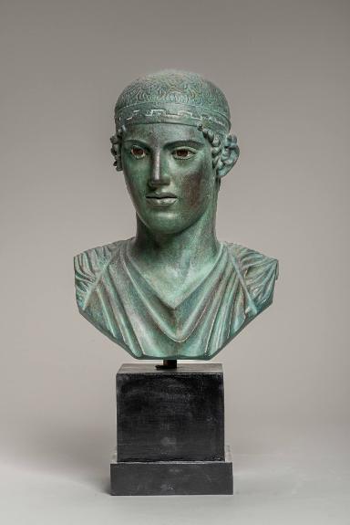 Büstenausschnitt des sog. Wagenlenkers von Delphi