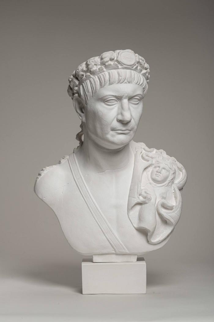 Porträtbüste des Trajan mit corona civica und Ägis