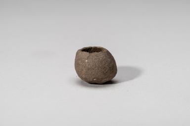 Miniaturgefäß in Fingerhutform