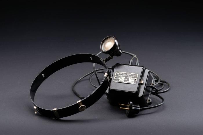 Stirnlampe mit Trafo und Kabel
