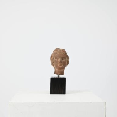 Figurine: Frauenkopf mti knidischer Frisur
