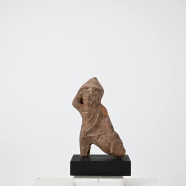 Figurine: Groteske Figur mit Vogel auf Phallus