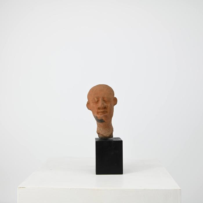 Figurine: Kopf mit abstehenden Ohren