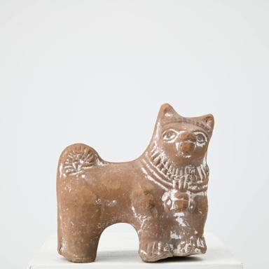 Figurine: Hund mit Halsband