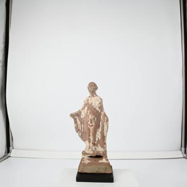 Figurine: Mann mit geöffnetem Mantel