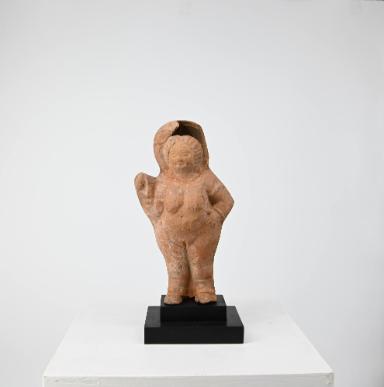 Figurine: füllige nackte Frau