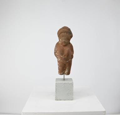 Figurine: nackte Frau mit Melonenfrisur