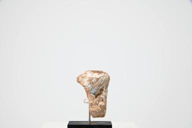 Figurine: Torso einer Gelagerten