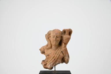 Figurine: männlicher Torso mit Amphore auf der Schulter