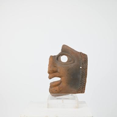 Maske: weibliches Gesicht