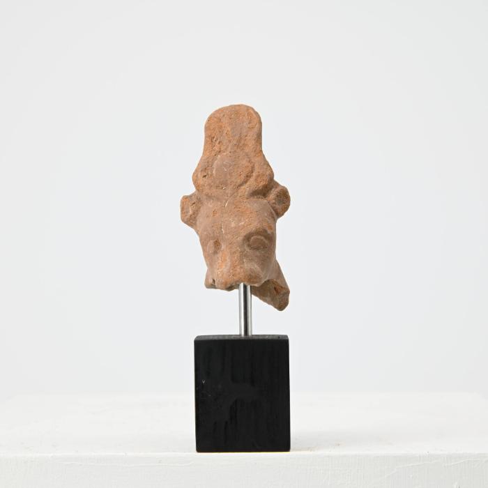 Figurine: Kuhkopf mit Hathorscheibe
