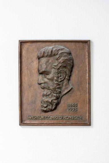 Gedenkrelief für Wilhelm Conrad Röntgen