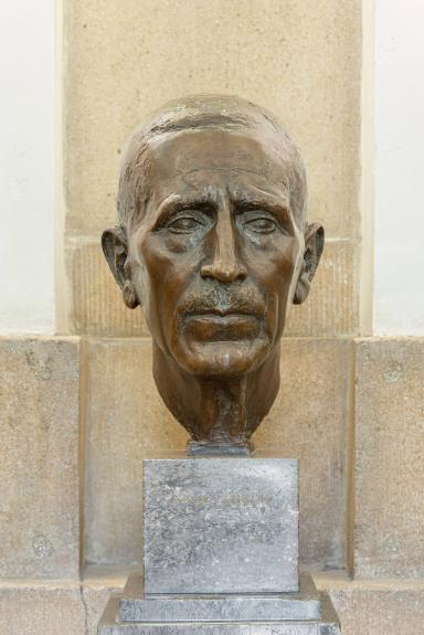 Büste von Paul Linser
