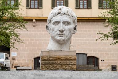 Kolossaler Porträtkopf des Augustus von Primaporta