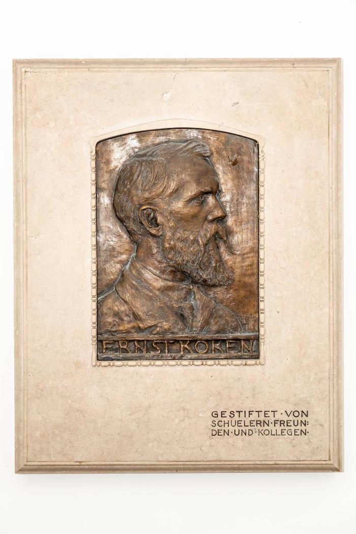 Relief mit Bildnis von Ernst Koken