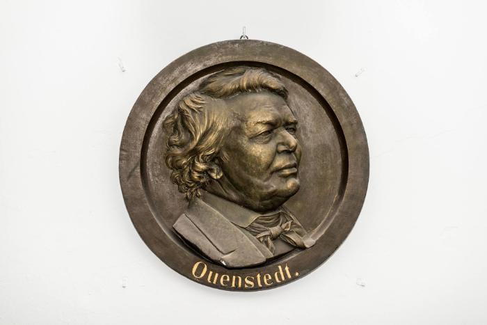 Tondo mit Halbrelief von August Friedrich Quenstedt