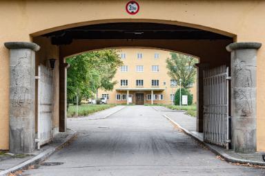 Tordurchfahrt mit Relief