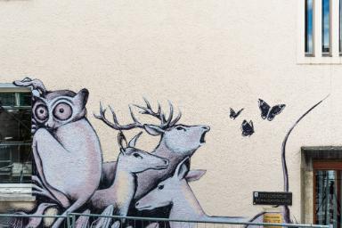 Wandgraffiti mit Tiermotiven