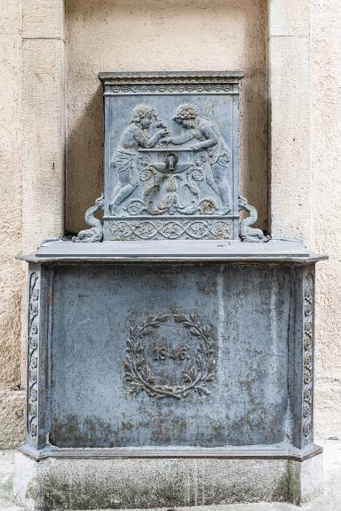 Spätklassizistischer Wandbrunnen