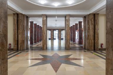Wandelhalle mit Opus sectile